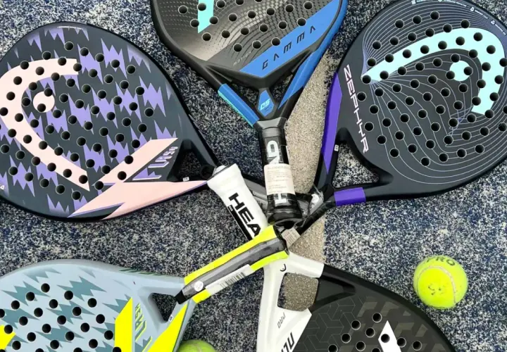 Racchette da padel con finitura in carbonio 3k, pronte per il gioco. Diverse grafiche e colori vivaci.