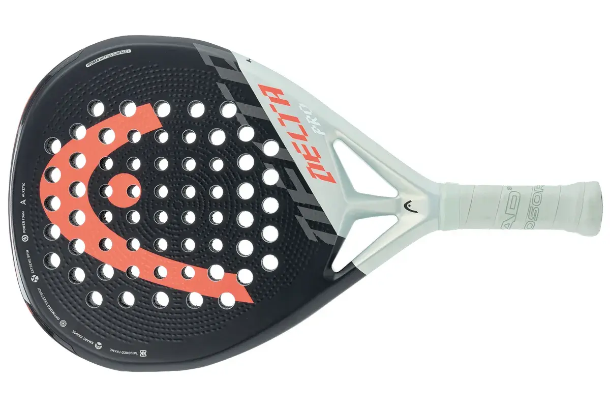 Pala Delta Pro Head, nera con logo arancione e bianco, pronta per colpire la palla.