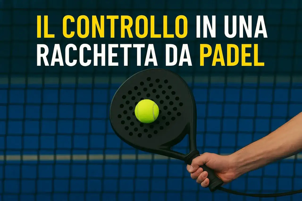 Racchetta da padel nera con pallina gialla, ideale per il controllo del gioco.
